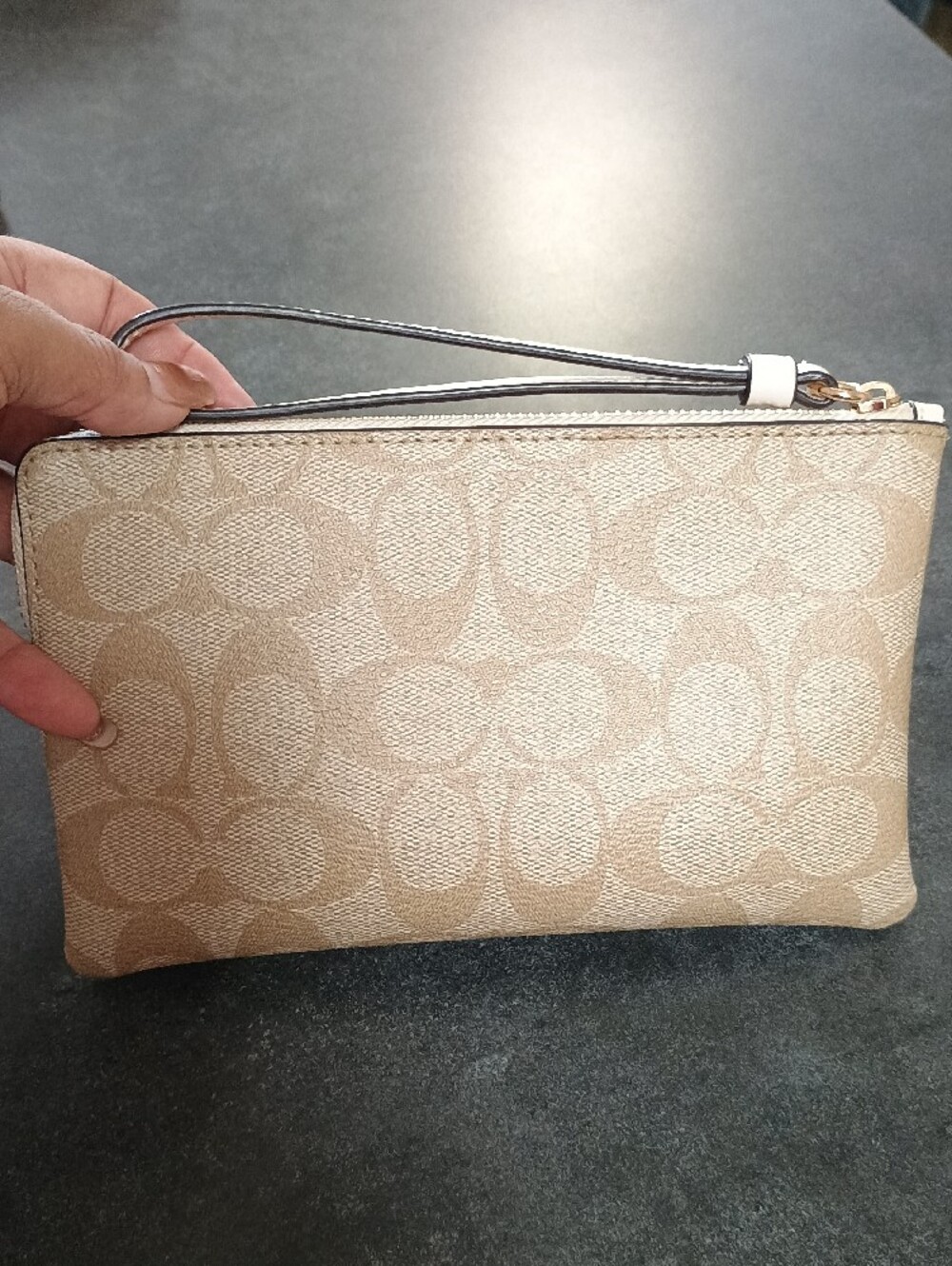 NWOT Coach Beige Signature Canvas Wristlet Clutch - Picture 3 of 3